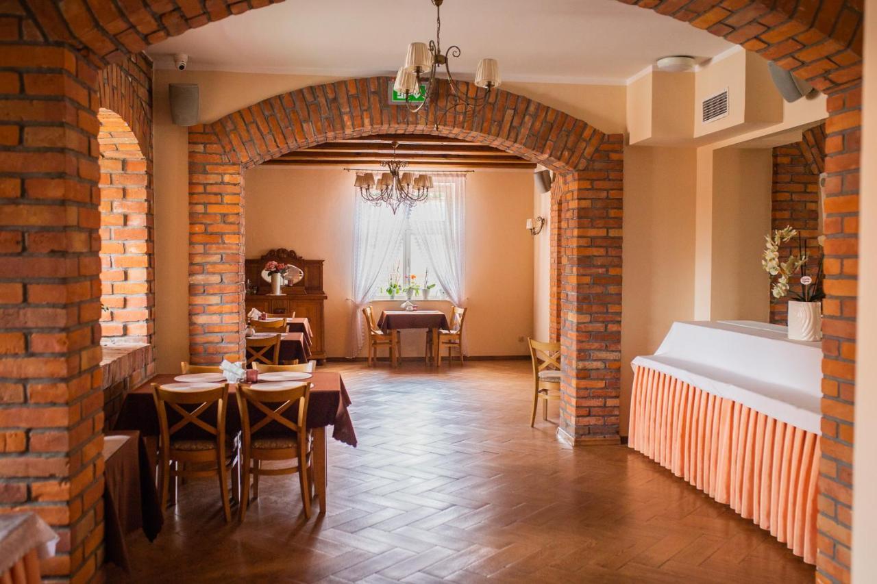 Hotel Przedzamcze Dzialdowo Exteriör bild