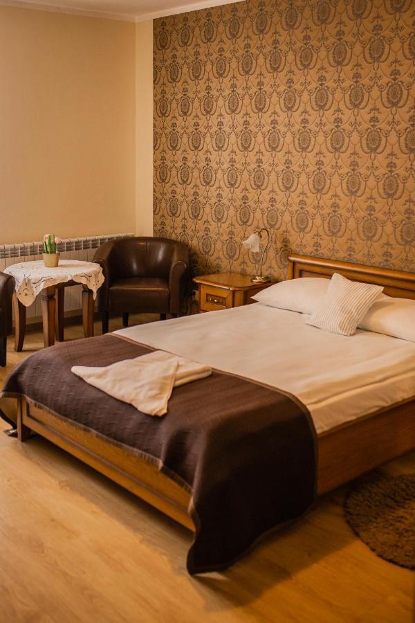 Hotel Przedzamcze Dzialdowo Exteriör bild