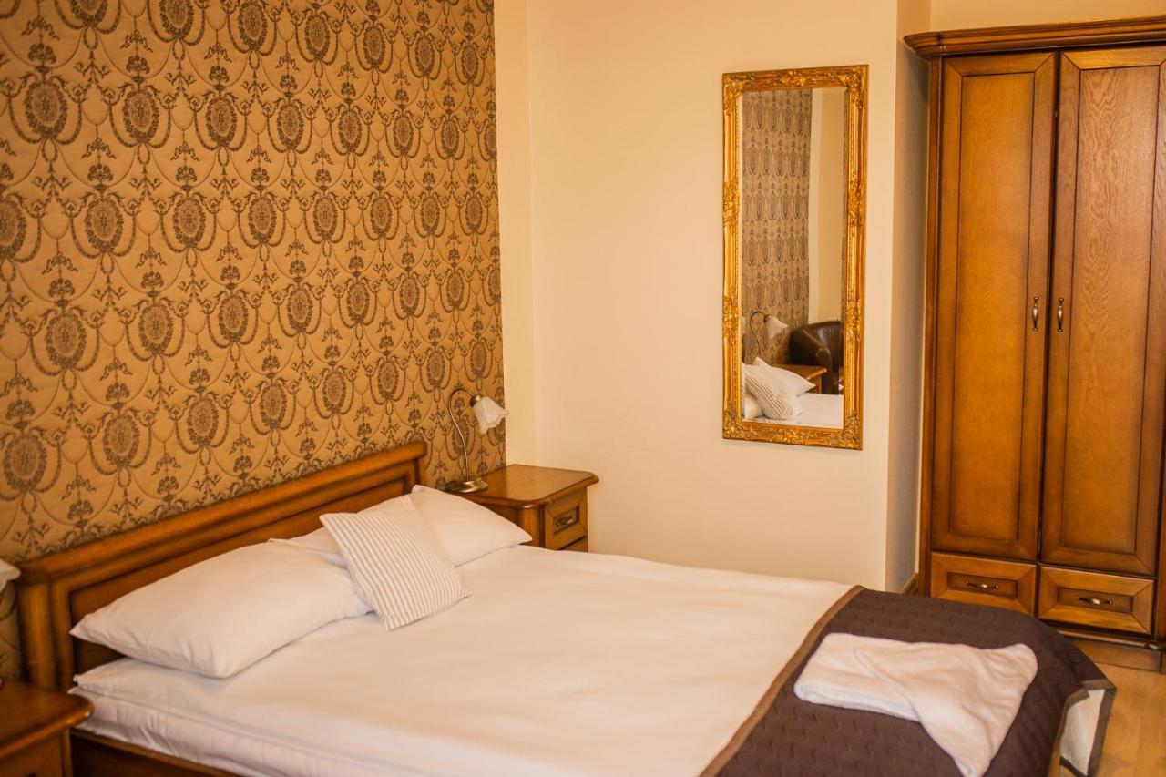 Hotel Przedzamcze Dzialdowo Exteriör bild